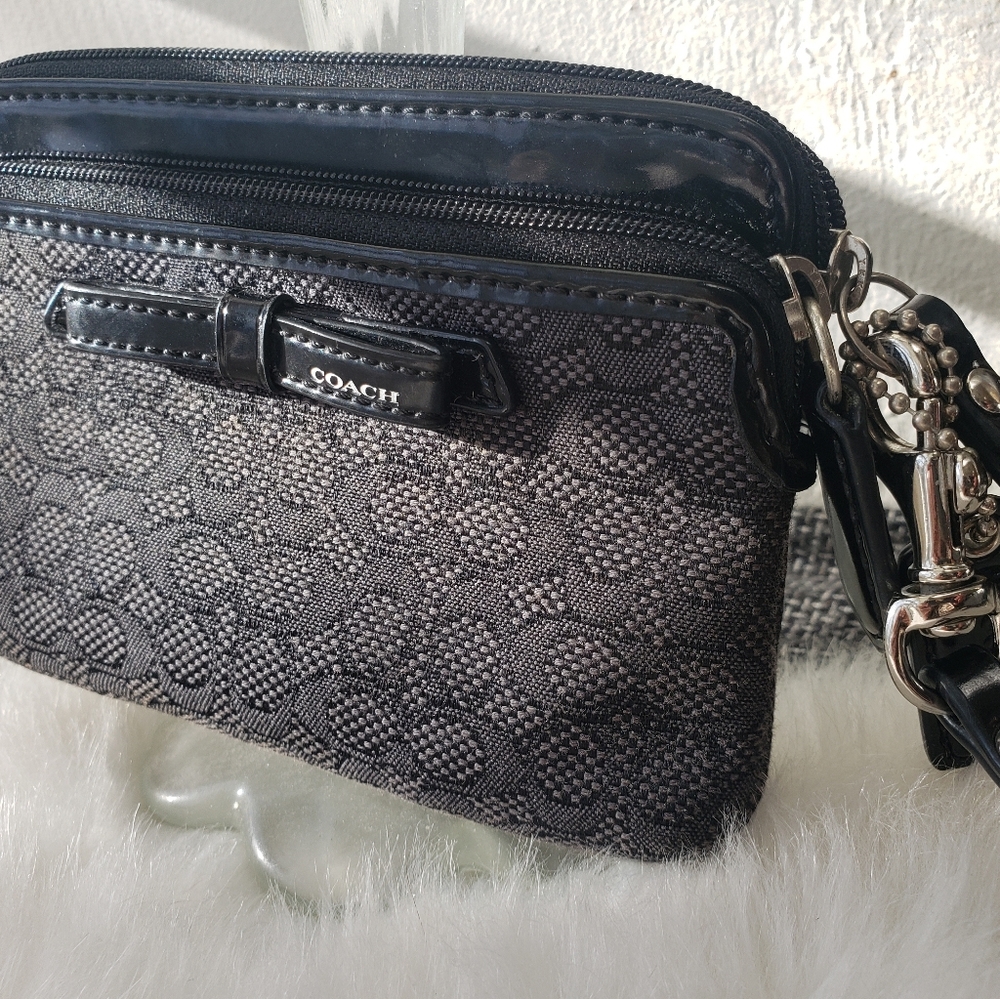 Coach Charcoal Jacquard Signature Wristlet - Picture 8 of 8